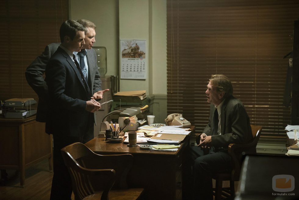 Jonathan Groff (Holden Ford), Holt McCallany (Bill Tench) y Cotter Smith (Shepard) en 'Mindhunter'