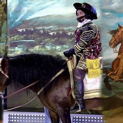 Jorge Javier Vázquez disfrazado de "El Conde Duque de Olivares a caballo" en 'Sálvame'
