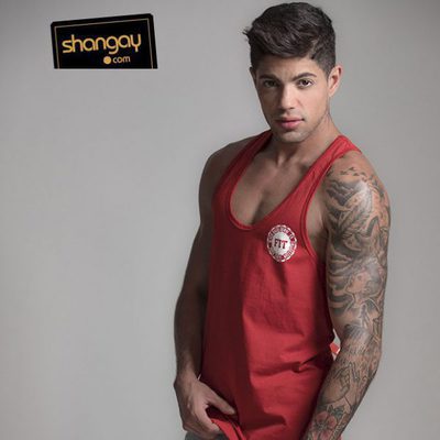 Uno de los ex Auryn, David Lafuente, posa sexy para la revista Shangay