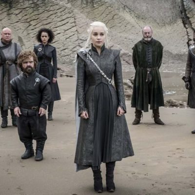 Daenerys, Tyrion, Jon Nieve, Davos, Missandei y Varys en el 7x04 de 'Juego de Tronos'