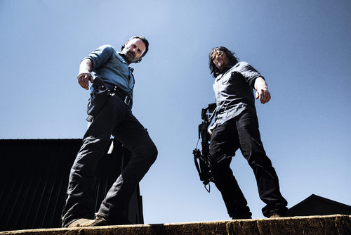 Andrew Lincoln (Rick Grimes) y Norman Reedus (Daryl Dixon) en la octava temporada de 'The Walking Dead'