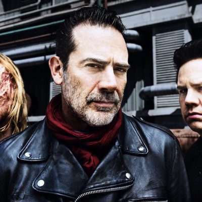 Austin Amelio (Dwight), Jeffrey Dean Morgan (Negan) y Josh McDermitt (Eugene Porter) en la 8ª temporada de 'The Walking Dead'