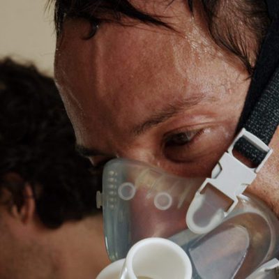 Bryan Fogel con una máscara en 'Ícaro'