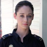 Elena Rivera con el uniforme de policía en 'Servir y proteger'