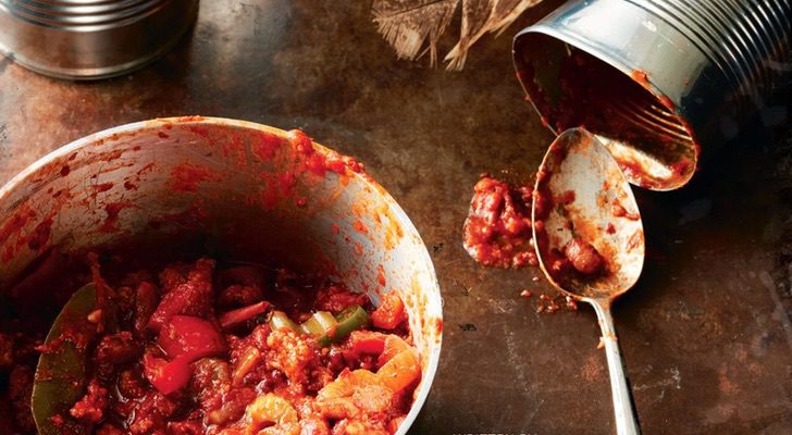 Portada del libro de cocina y supervivencia de 'The Walking Dead'