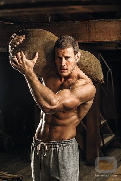 Tom Hopper ('Juego de tronos') posa muy sexy para Men's Health