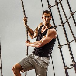 Tom Hopper, actor de 'Juego de tronos', posa muy sexy para la revista Men's Health