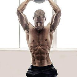 Tom Hopper ('Juego de tronos') posa semidesnudo en la revista Men's Health