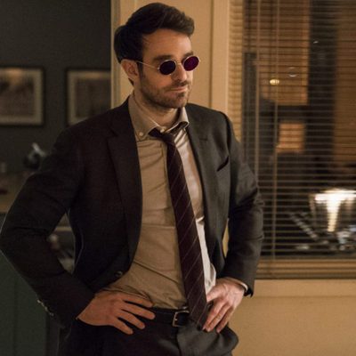 Pose de Matt Murdock con gafas en 'The Defenders'