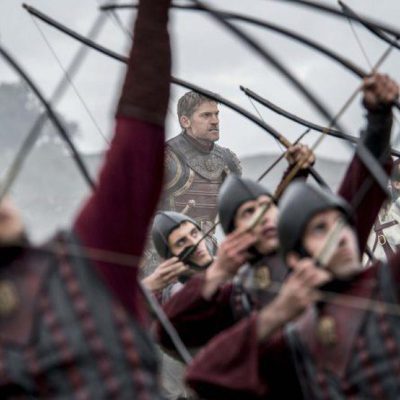 Jaime Lannister junto a los arqueros en el 7x04 de 'Juego de Tronos'