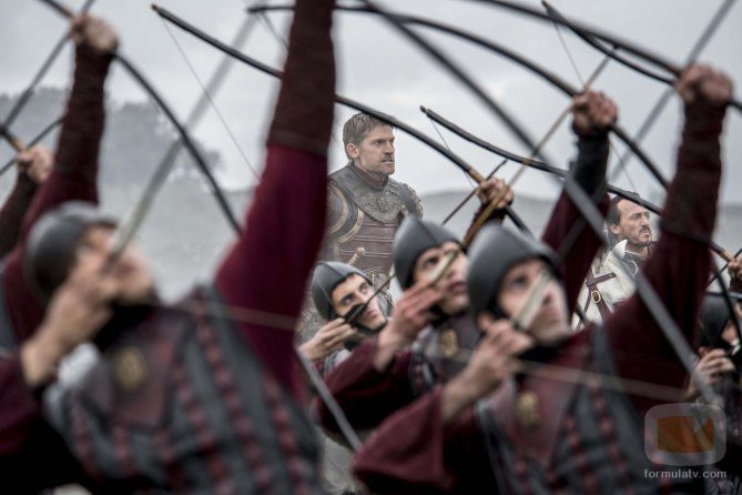 Jaime Lannister junto a los arqueros en el 7x04 de 'Juego de Tronos'
