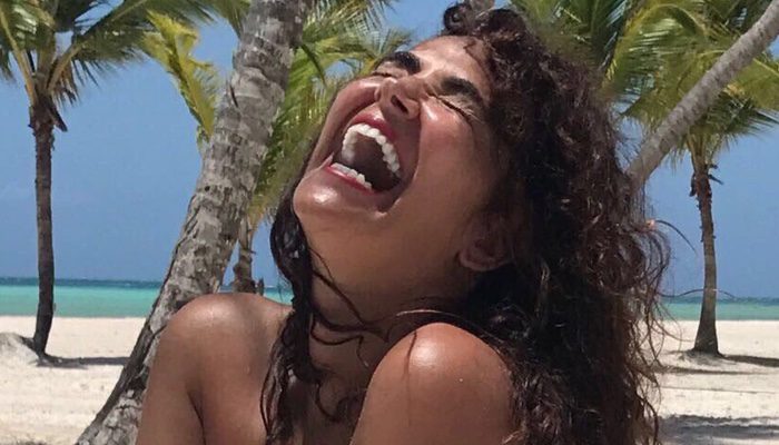 Cristina Rodríguez celebra, desnuda, sus 70.000 seguidores