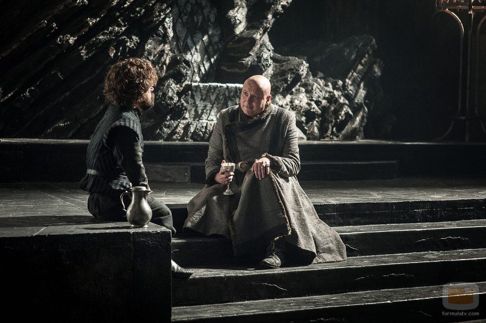 Tyrion Lannister y Varys charlan en el 7x05 de 'Juego de tronos'