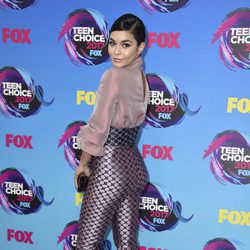 Vanessa Hudgens en los Teen Choice Awards 2017