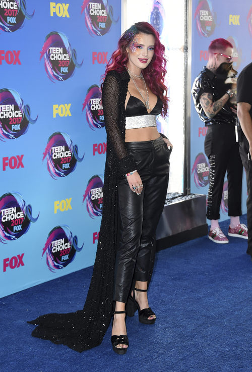 Bella Thorne en los Teen Choice Awards 2017