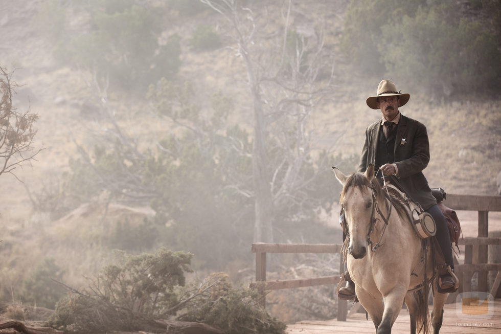 Scoot McNairy es Bill McNue en 'Godless'