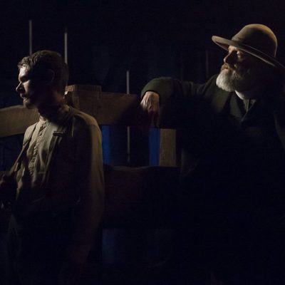 Jack O'Connell y Keith Jardine en 'Godless'