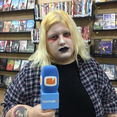 La Youtuber Soy Una Pringada posa en el Videoclub Ficciones