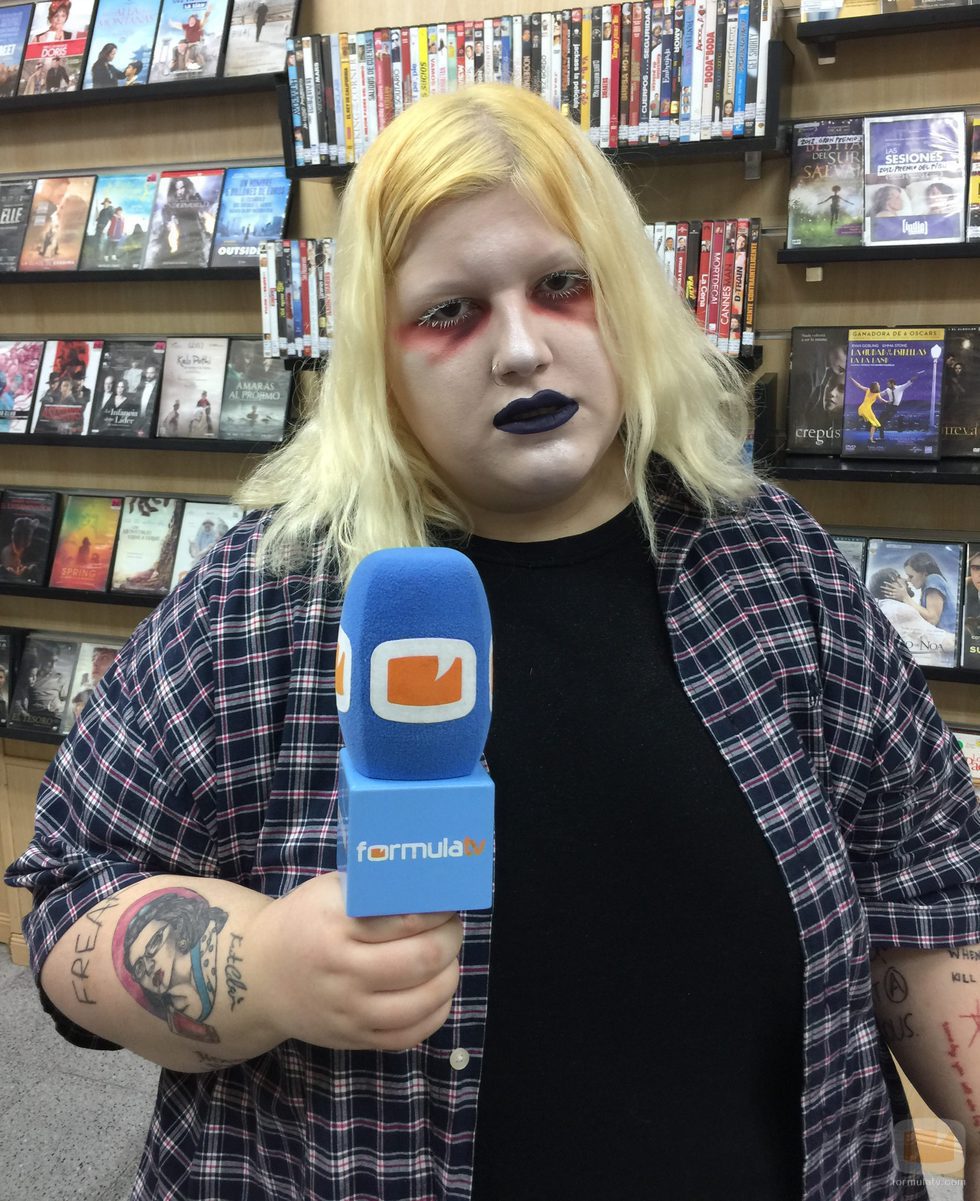 La Youtuber Soy Una Pringada posa en el Videoclub Ficciones