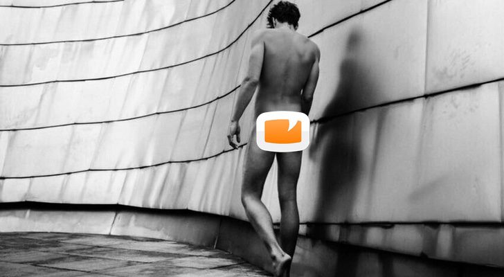 Jon Kortajarena posa desnudo frente al Guggenheim de Bilbao