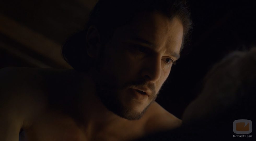 Jon Snow en la escena de sexo del 7x07 de 'Juego de Tronos'