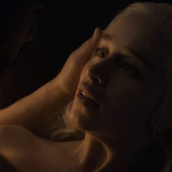 Daenerys Targaryen en la escena de sexo del 7x07 de 'Juego de Tronos'