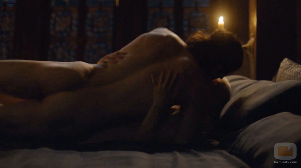 Jon Snow y Daenerys Targaryen en una escena de sexo en el 7x07 de 'Juego de Tronos'
