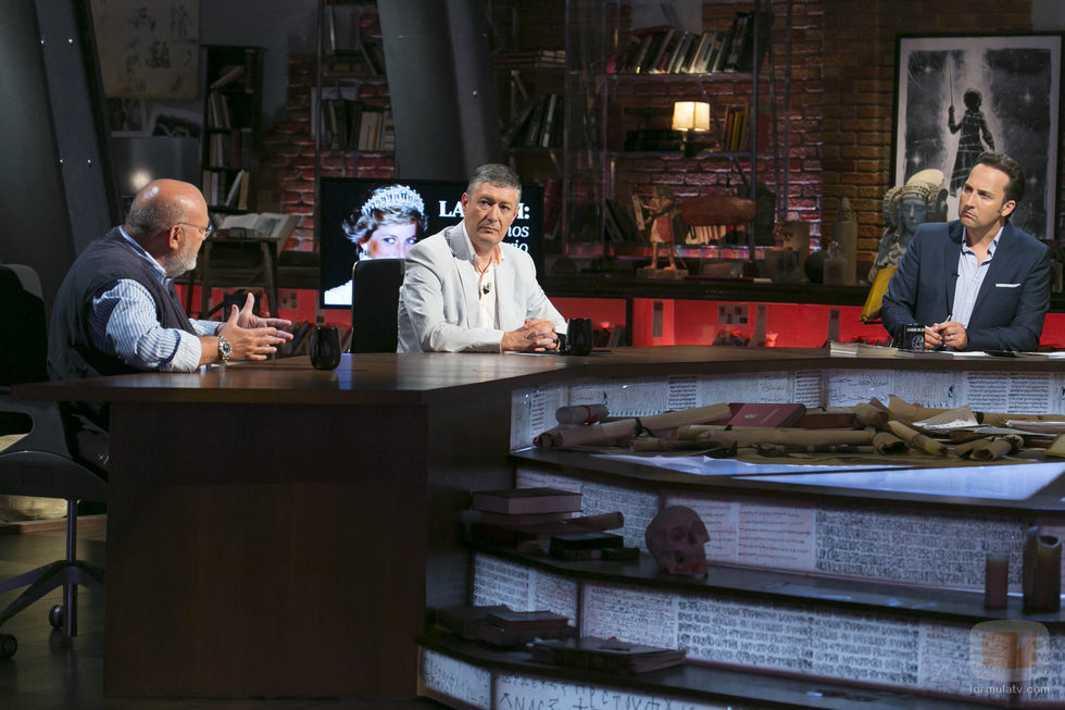 Iker Jiménez en la mesa de 'Cuarto milenio'