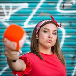 María Zamora presentadora del concurso 'La chica de las series'