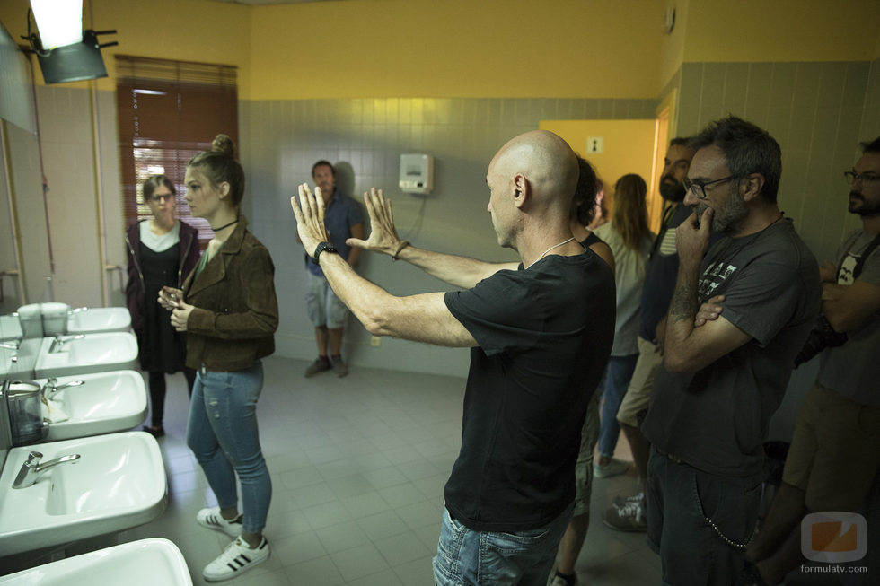 Lucía Díez y Nerea Elizalde, juntas en el baño en 'Si fueras tú'