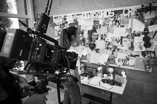 María Pedraza observa fotos y mensajes de la joven desaparecida en 'Si fueras tú'