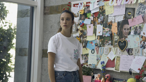 María Pedraza junto a las fotos y mensajes de la niña desaparecida en 'Si fueras tú'