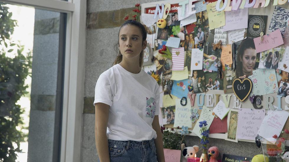 María Pedraza junto a las fotos y mensajes de la niña desaparecida en 'Si fueras tú'
