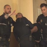 Policía nacional haciendo su trabajo en 'Héroes, más allá del deber'