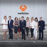 Imagen grupal de la nueva temporada de 'Antena 3 noticias'