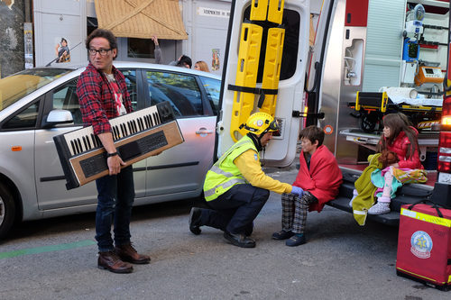 Álvaro Balas, Luna Fulgencio junto a Carlos Santos en 'Ella es tu padre'