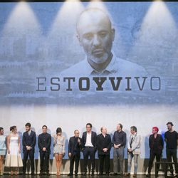 Los actores de 'Estoy vivo' junto a Pau Donés en la IX edición del FesTVal