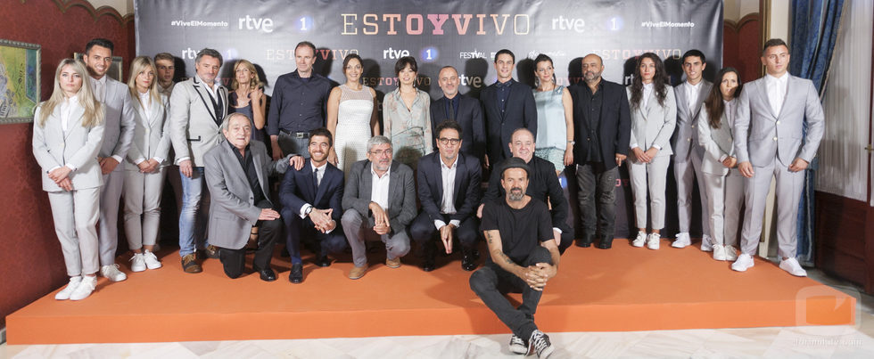 El equipo de la serie 'Estoy vivo' posa en la IX edición del FesTVal