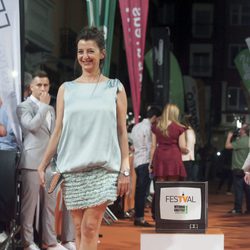 Pose de Goizalde Núñez sonriente en el estreno de 'Estoy vivo' en el FesTVal