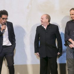 Daniel Écija, creador de 'Estoy vivo', habla en el escenario del FesTVal junto a Pau Donés