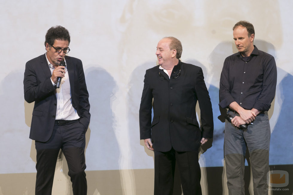 Daniel Écija, creador de 'Estoy vivo', habla en el escenario del FesTVal junto a Pau Donés