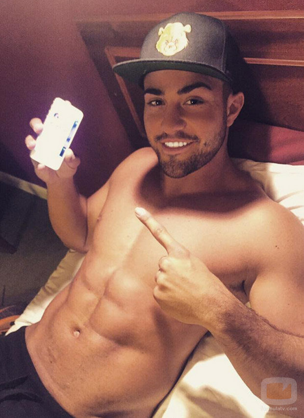 Rogan O'Connor ('La venganza de los Ex'), tumbado sin camiseta