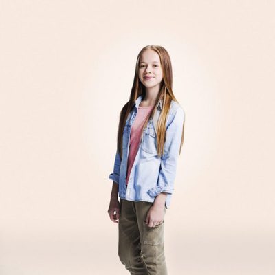 Holly J. Barrett de perfil en la foto promocional de 'La vida en piezas'