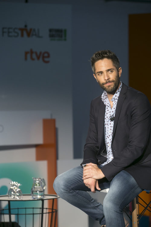 Roberto Leal sentado en la presentación de 'OT 2017' en el FesTVal