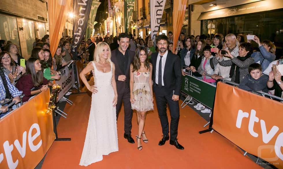 Cayetana Guillén, Nacho Fresneda, Macarena García y Hugo Silva, de 'El Ministerio del Tiempo', posan juntos en el FesTVal