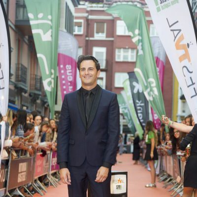 Asier Etxeandía posa en el FesTVal para la presentación de 'Velvet colección'