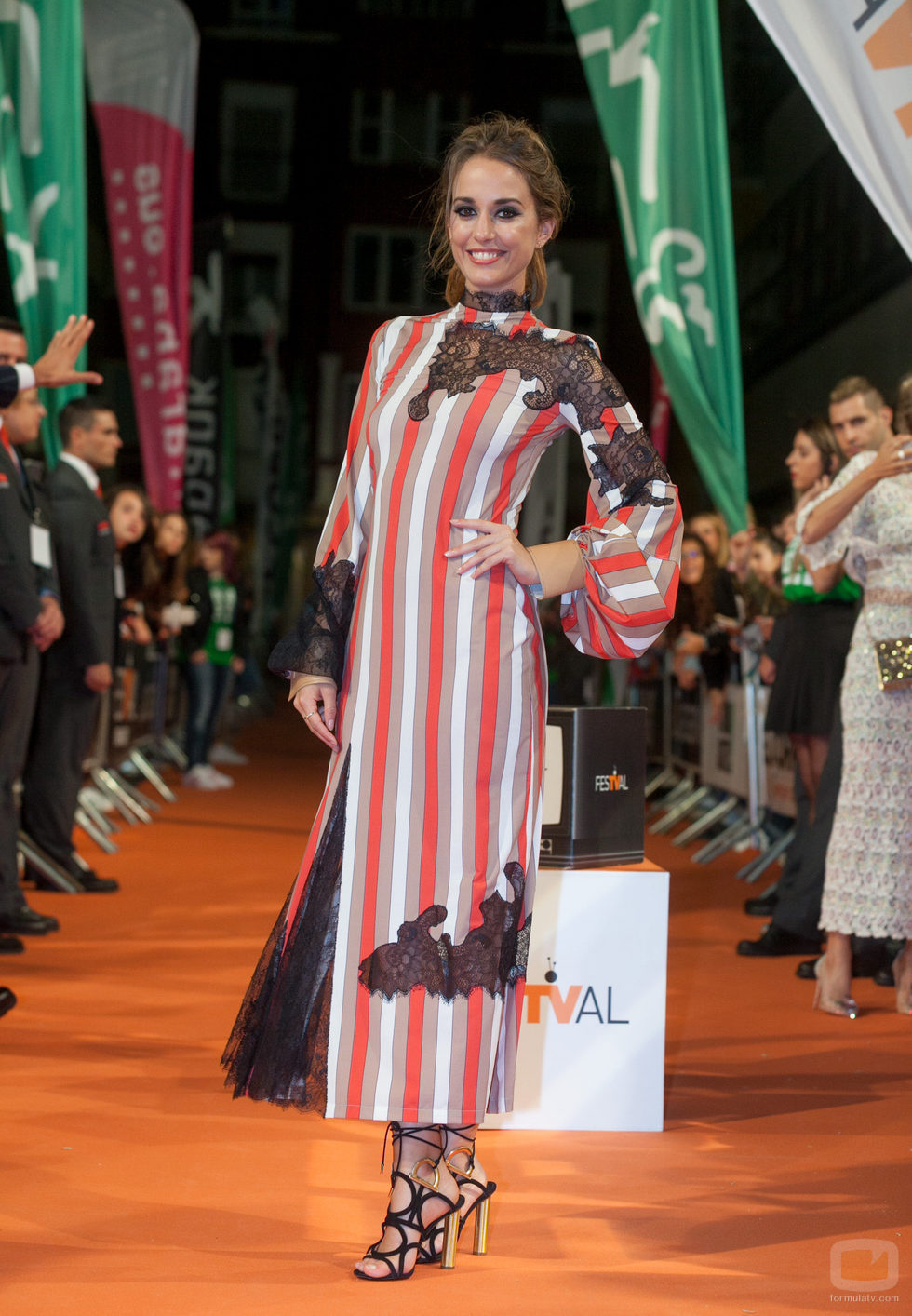 Silvia Alonso en la alfombra naranja del FesTVal para la presentación de 'Tiempos de guerra'