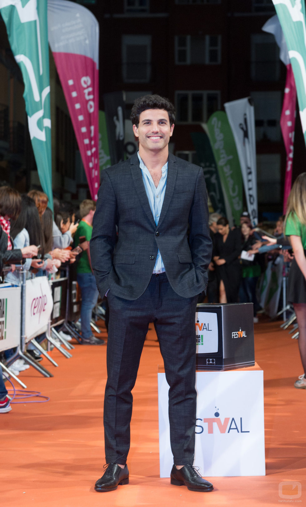 Daniel Lundh en la alfombra naranja del FesTVal para la presentación de 'Tiempos de guerra'