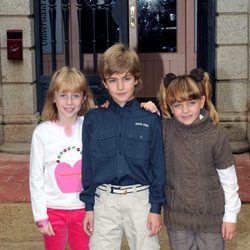 Denisse Peña, Javier Cidoncha y Carlota García de 'El internado'