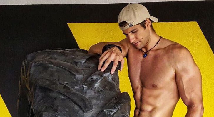 Julián Contreras se desnuda en las redes